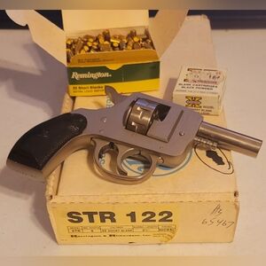 Theatrical prop gun H & R blank starter revolver 22 short nickel plated orig box